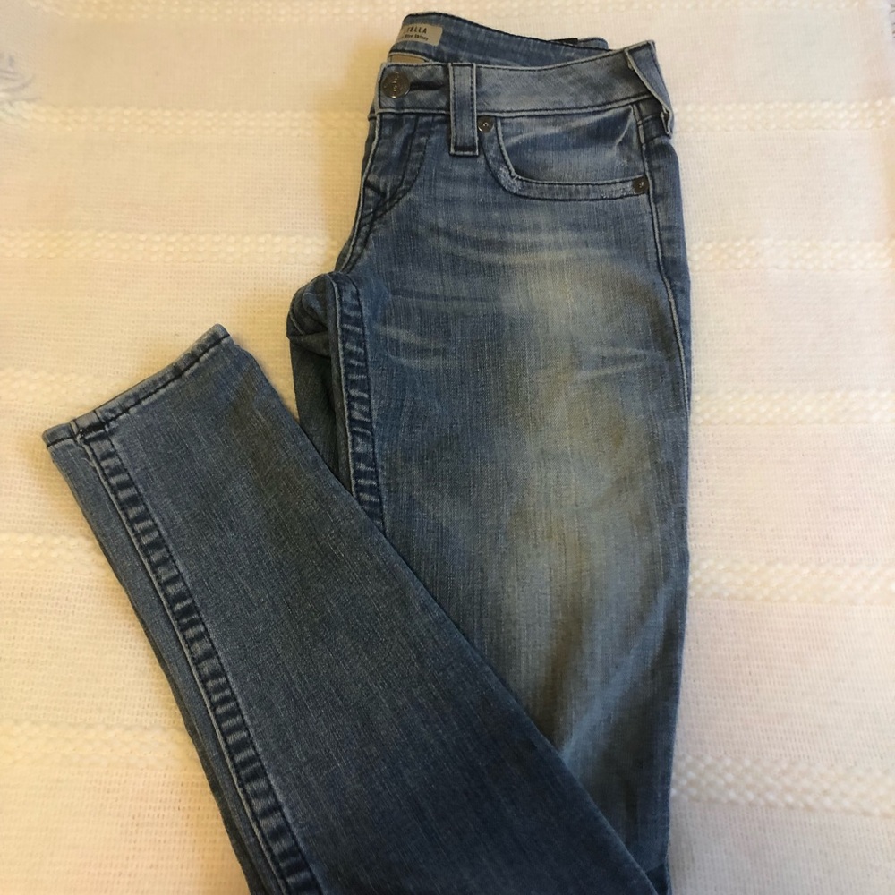 Women’s True Religion skinny jeans.